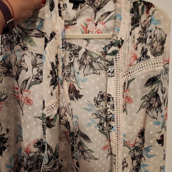 Torrid floral shirt size 4 - Picture 3 of 5